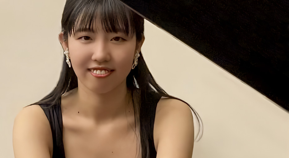 Amano Honoka zongora szólista képzős hallgató diplomakoncertje