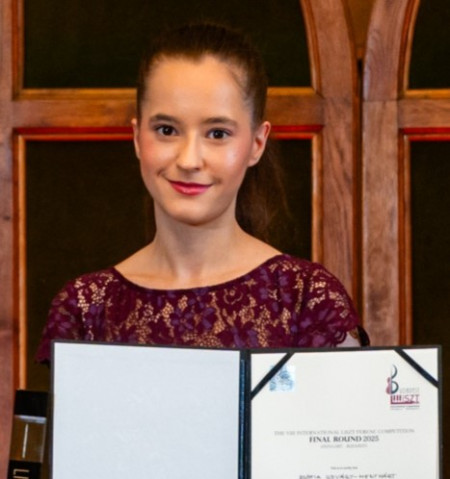 Első díjat nyert a VIII. Nemzetközi Liszt Ferenc Versenyen a Zeneakadémia hallgatója